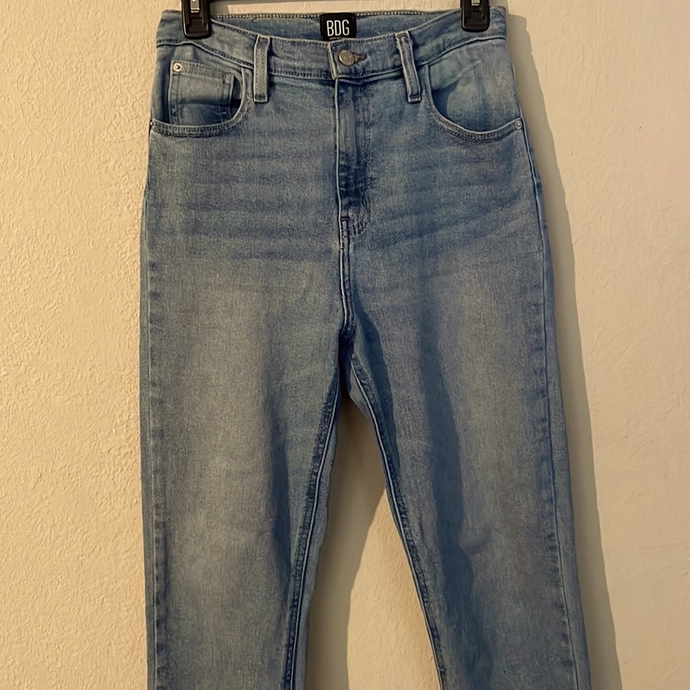 Like new BDG girlfriend Crop High Rise Jeans Size 28! Worn one time!